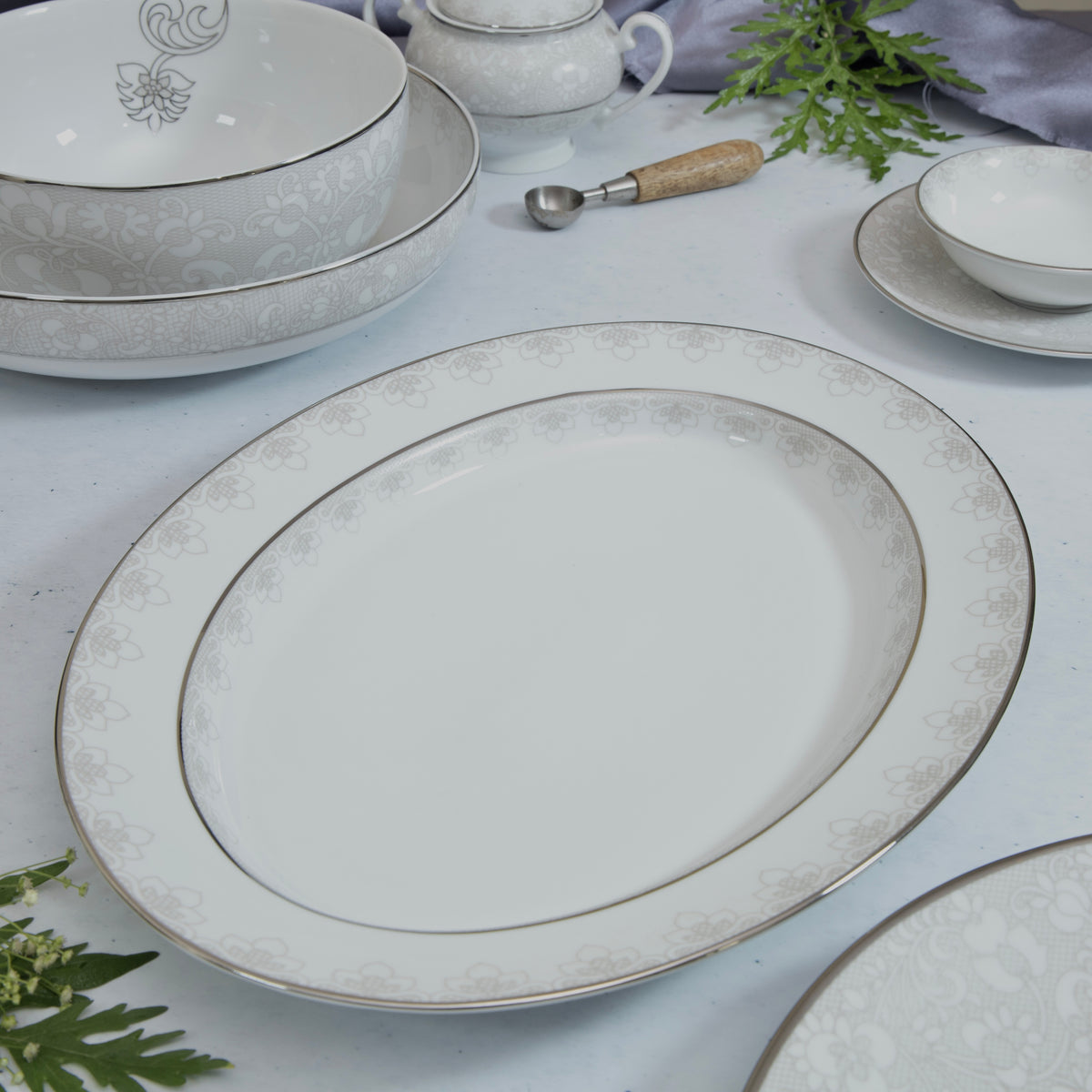 Chantilly Oval Platter 14"